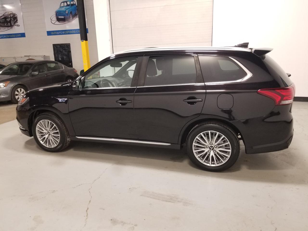 2020 Mitsubishi Outlander Plug-In Hybrid SEL 4dr S-AWC Photo3