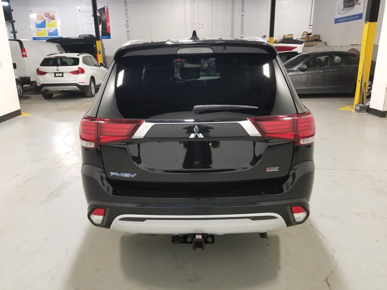 2020 Mitsubishi Outlander Plug-In Hybrid SEL 4dr S-AWC Photo