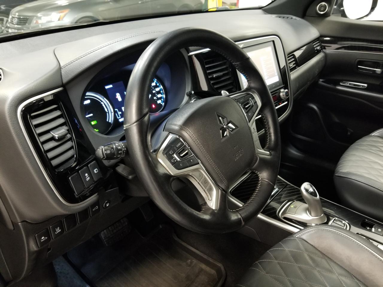 2020 Mitsubishi Outlander Plug-In Hybrid SEL 4dr S-AWC Photo