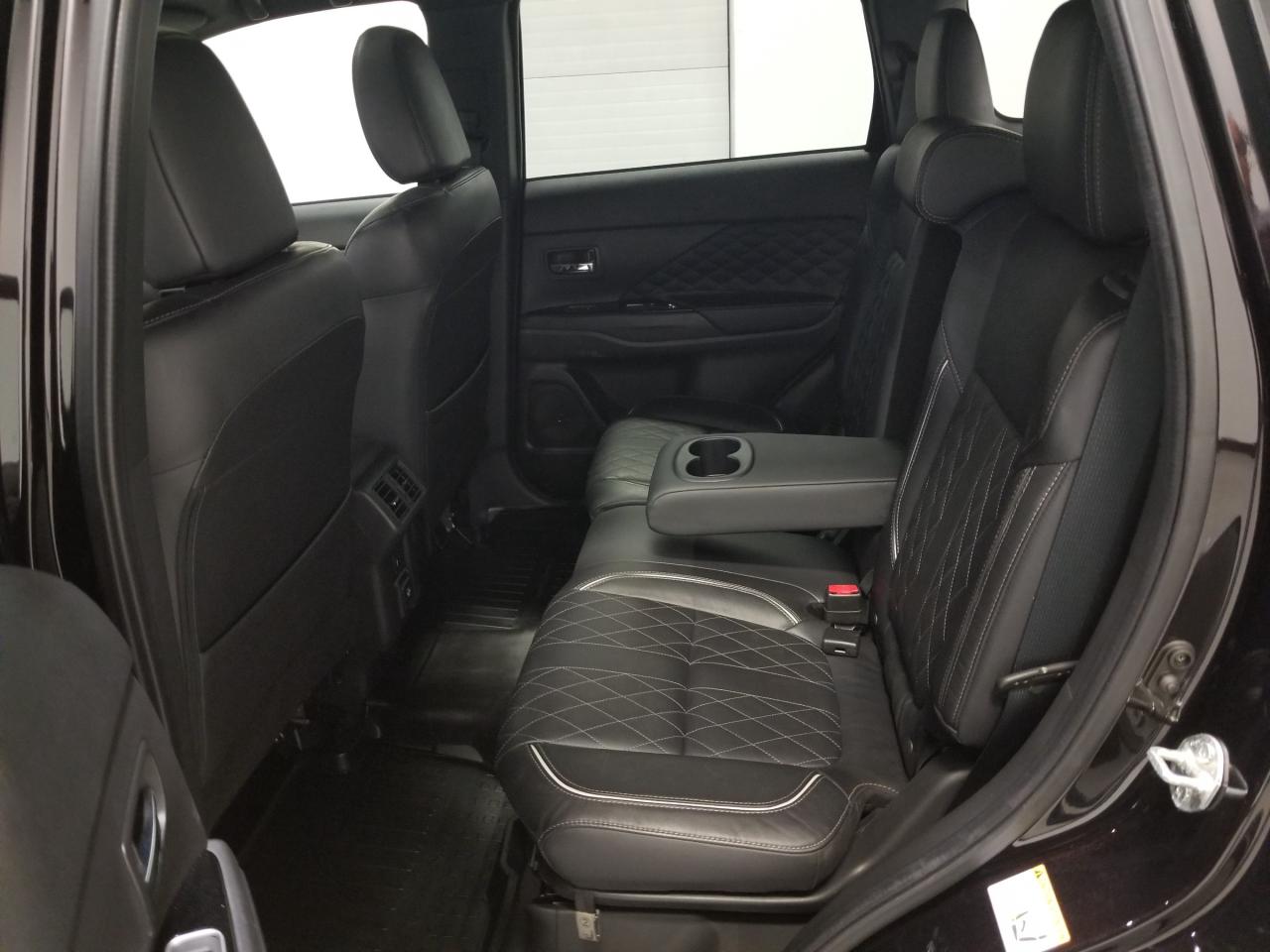 2020 Mitsubishi Outlander Plug-In Hybrid SEL 4dr S-AWC Photo