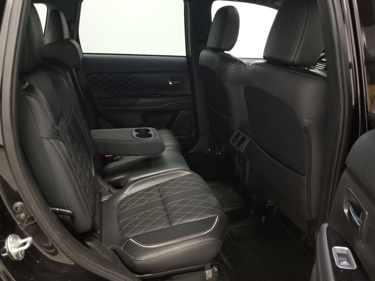 2020 Mitsubishi Outlander Plug-In Hybrid SEL 4dr S-AWC Photo