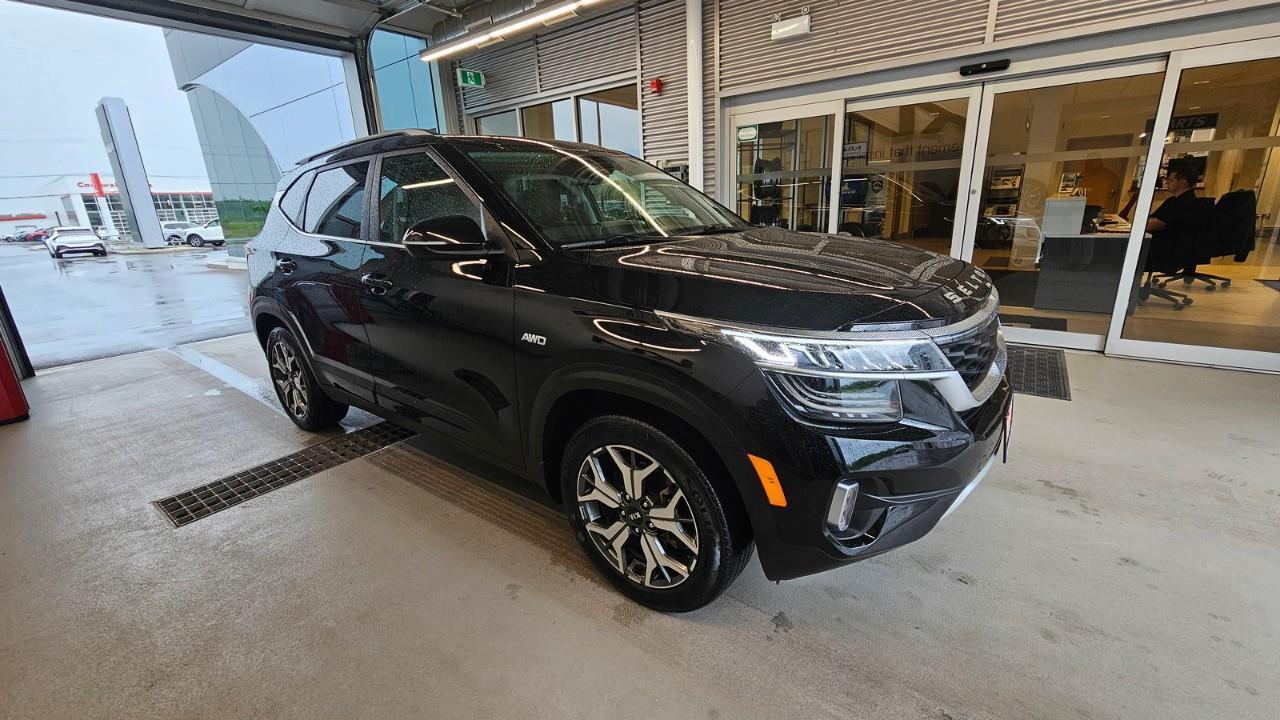 2021 Kia Seltos EX Premium 4dr All-Wheel Drive Photo2