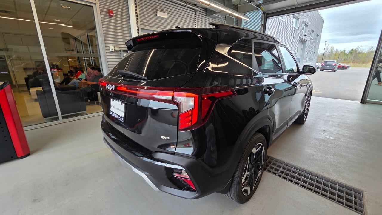 2024 Kia Seltos SX w/Brown Interior 4dr All-Wheel Drive Photo4