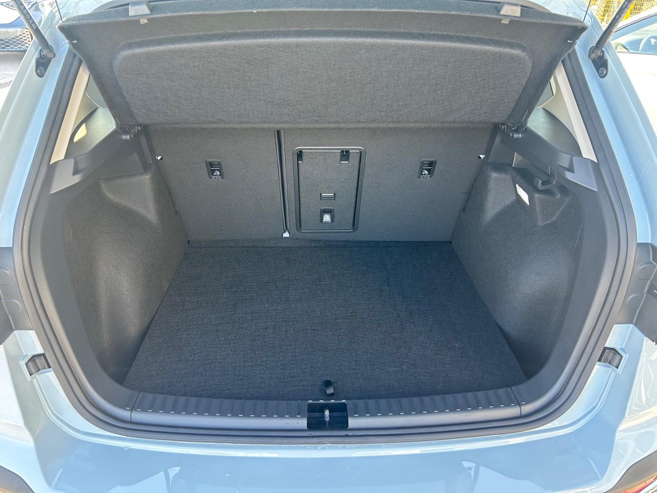 2025 Volkswagen Taos Highline 4dr All-Wheel Drive 4MOTION Photo