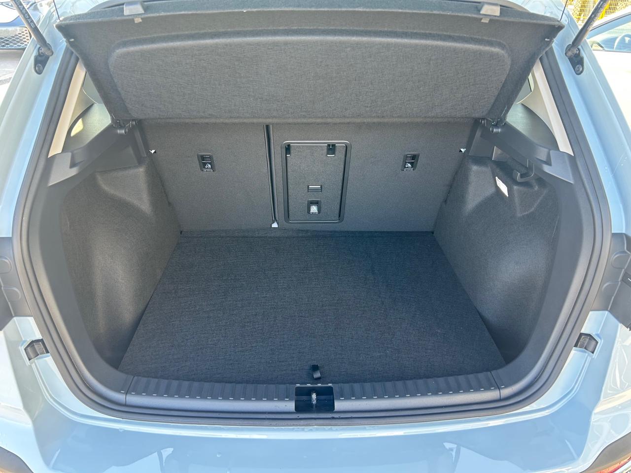 2025 Volkswagen Taos Highline 4dr All-Wheel Drive 4MOTION Photo