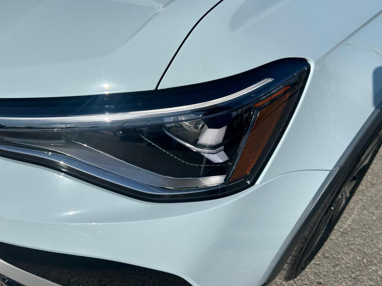 2025 Volkswagen Taos Highline 4dr All-Wheel Drive 4MOTION Photo