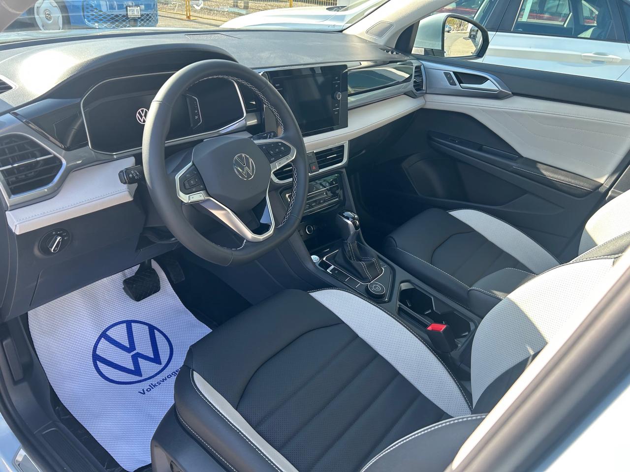 2025 Volkswagen Taos Highline 4dr All-Wheel Drive 4MOTION Photo