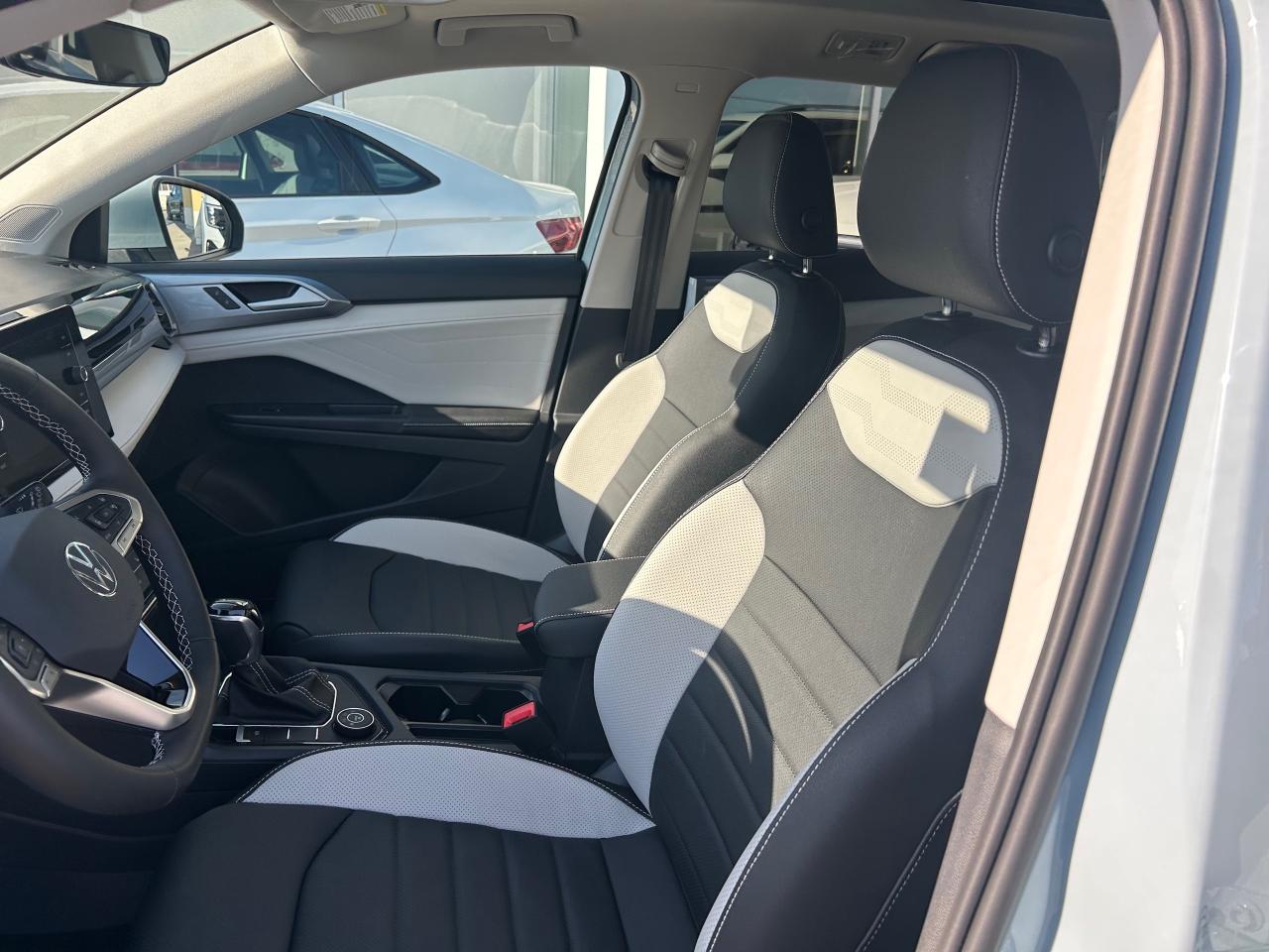 2025 Volkswagen Taos Highline 4dr All-Wheel Drive 4MOTION Photo