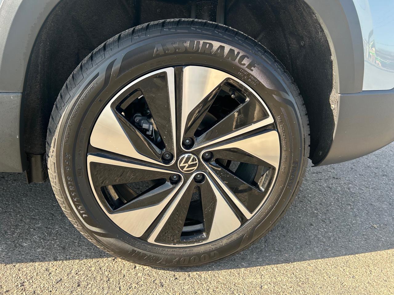 2025 Volkswagen Taos Highline 4dr All-Wheel Drive 4MOTION Photo