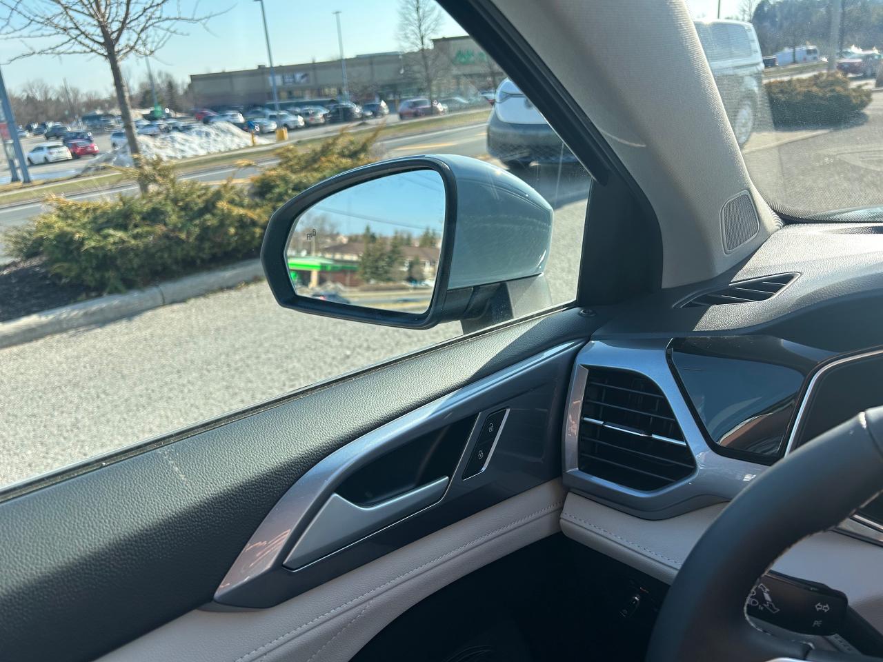 2025 Volkswagen Taos Highline 4dr All-Wheel Drive 4MOTION Photo