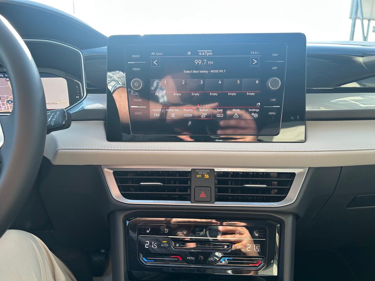 2025 Volkswagen Taos Highline 4dr All-Wheel Drive 4MOTION Photo