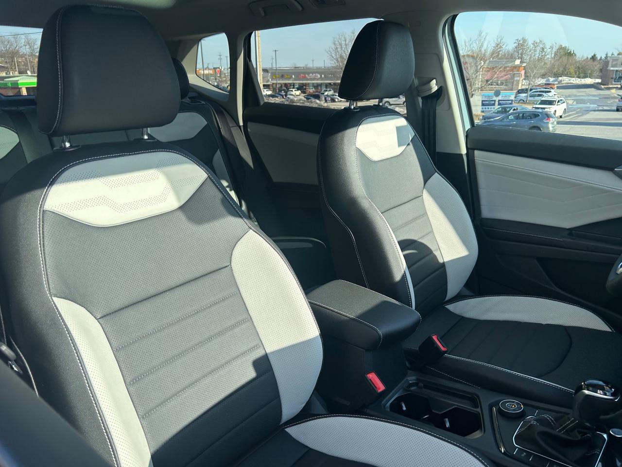 2025 Volkswagen Taos Highline 4dr All-Wheel Drive 4MOTION Photo