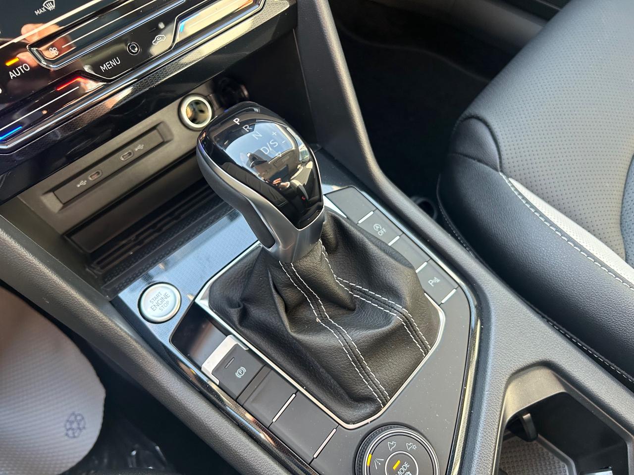 2025 Volkswagen Taos Highline 4dr All-Wheel Drive 4MOTION Photo