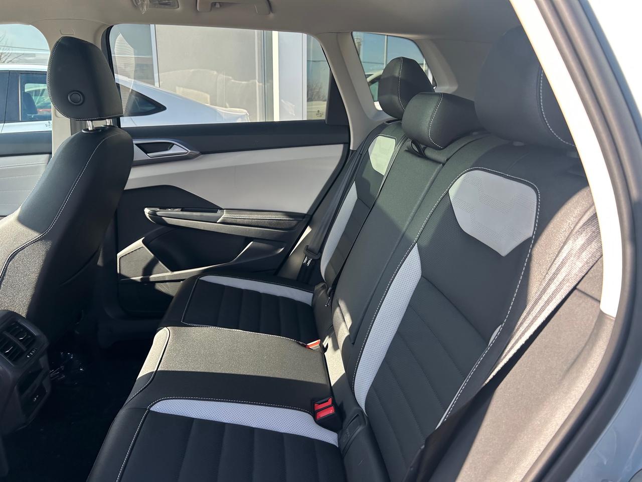 2025 Volkswagen Taos Highline 4dr All-Wheel Drive 4MOTION Photo