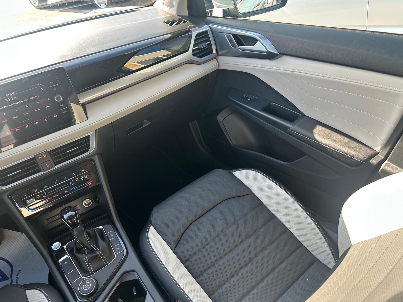 2025 Volkswagen Taos Highline 4dr All-Wheel Drive 4MOTION Photo