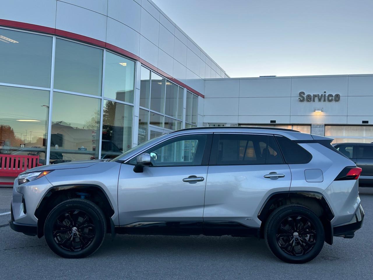 2023 Toyota RAV4 Hybrid SE 4dr All-Wheel Drive Photo3