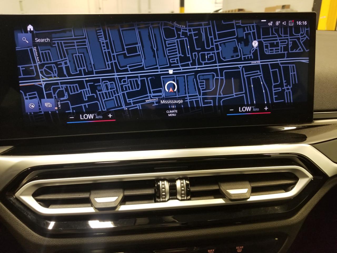 2024 BMW 330 i xDrive 4dr All-Wheel Drive Sedan Photo