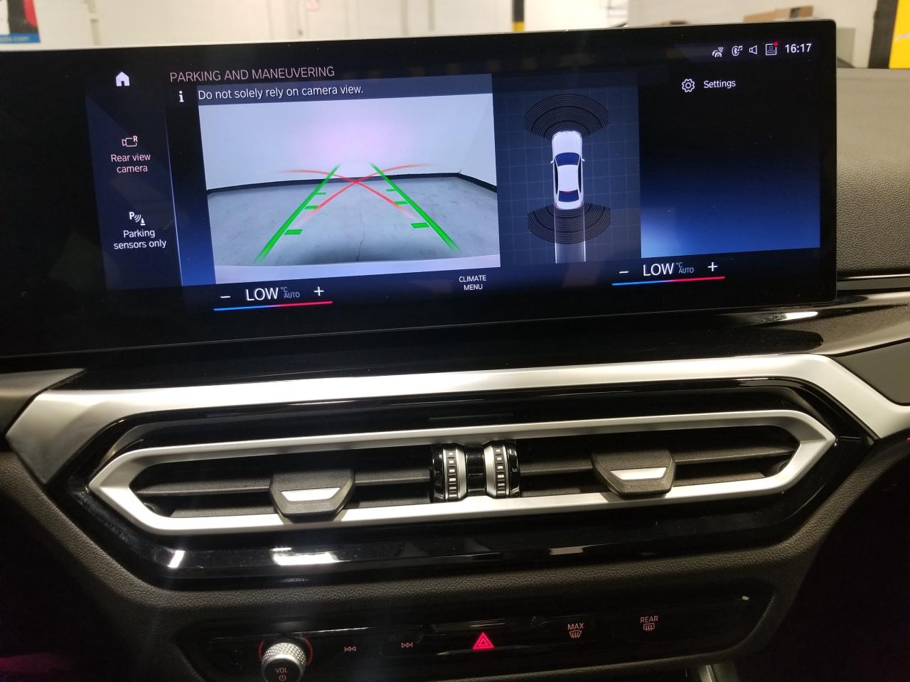 2024 BMW 330 i xDrive 4dr All-Wheel Drive Sedan Photo