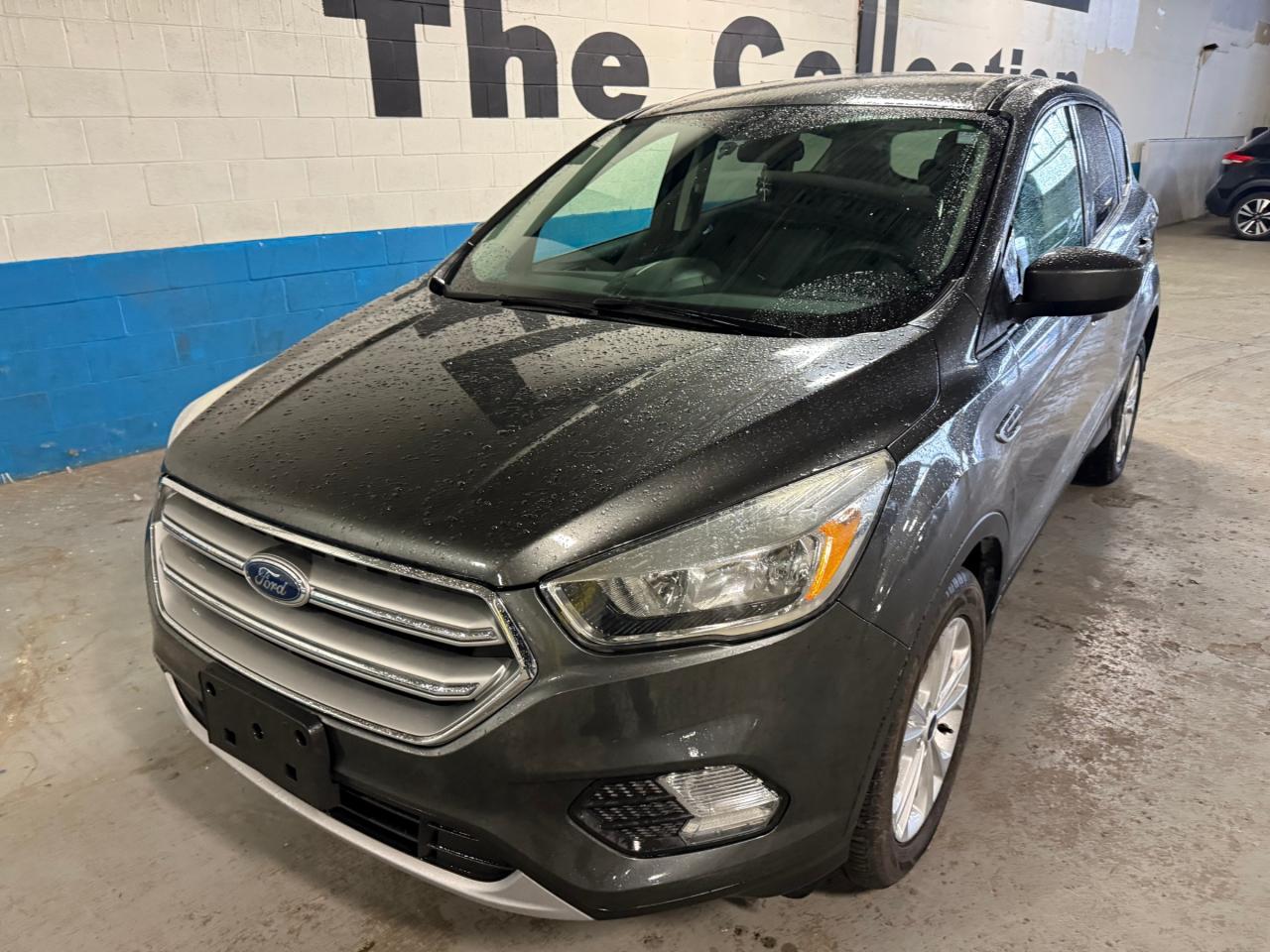 2017 Ford Escape SE 4dr Front-wheel Drive Photo2