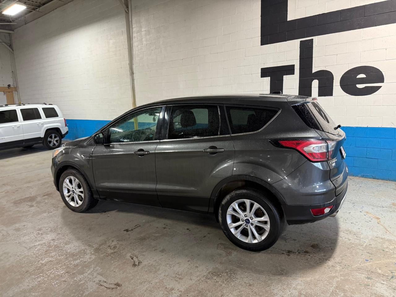 2017 Ford Escape SE 4dr Front-wheel Drive Photo