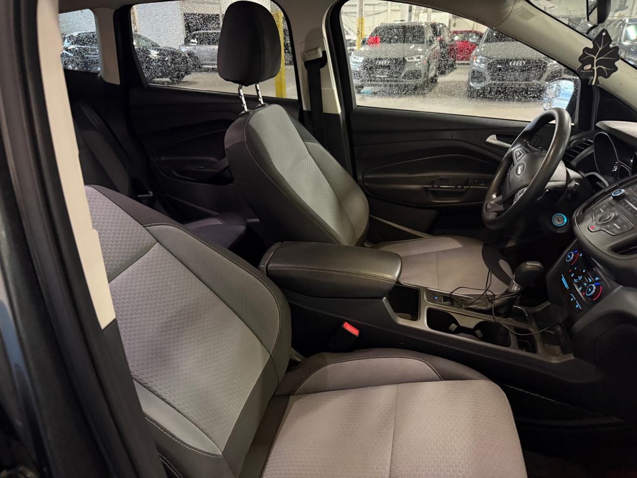 2017 Ford Escape SE 4dr Front-wheel Drive Photo