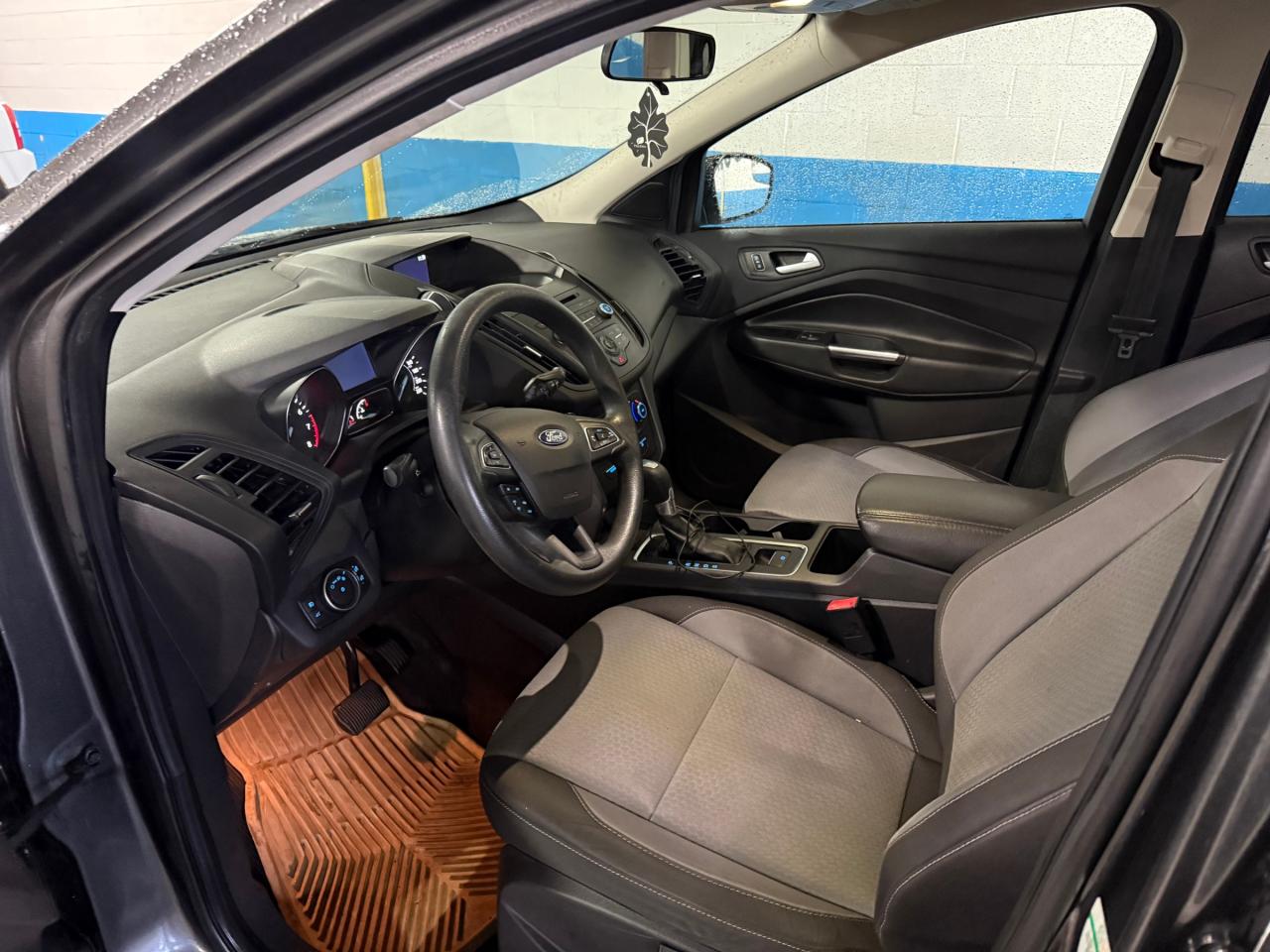 2017 Ford Escape SE 4dr Front-wheel Drive Photo