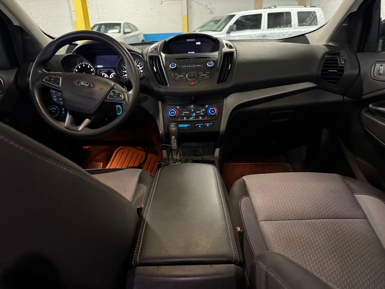 2017 Ford Escape SE 4dr Front-wheel Drive Photo