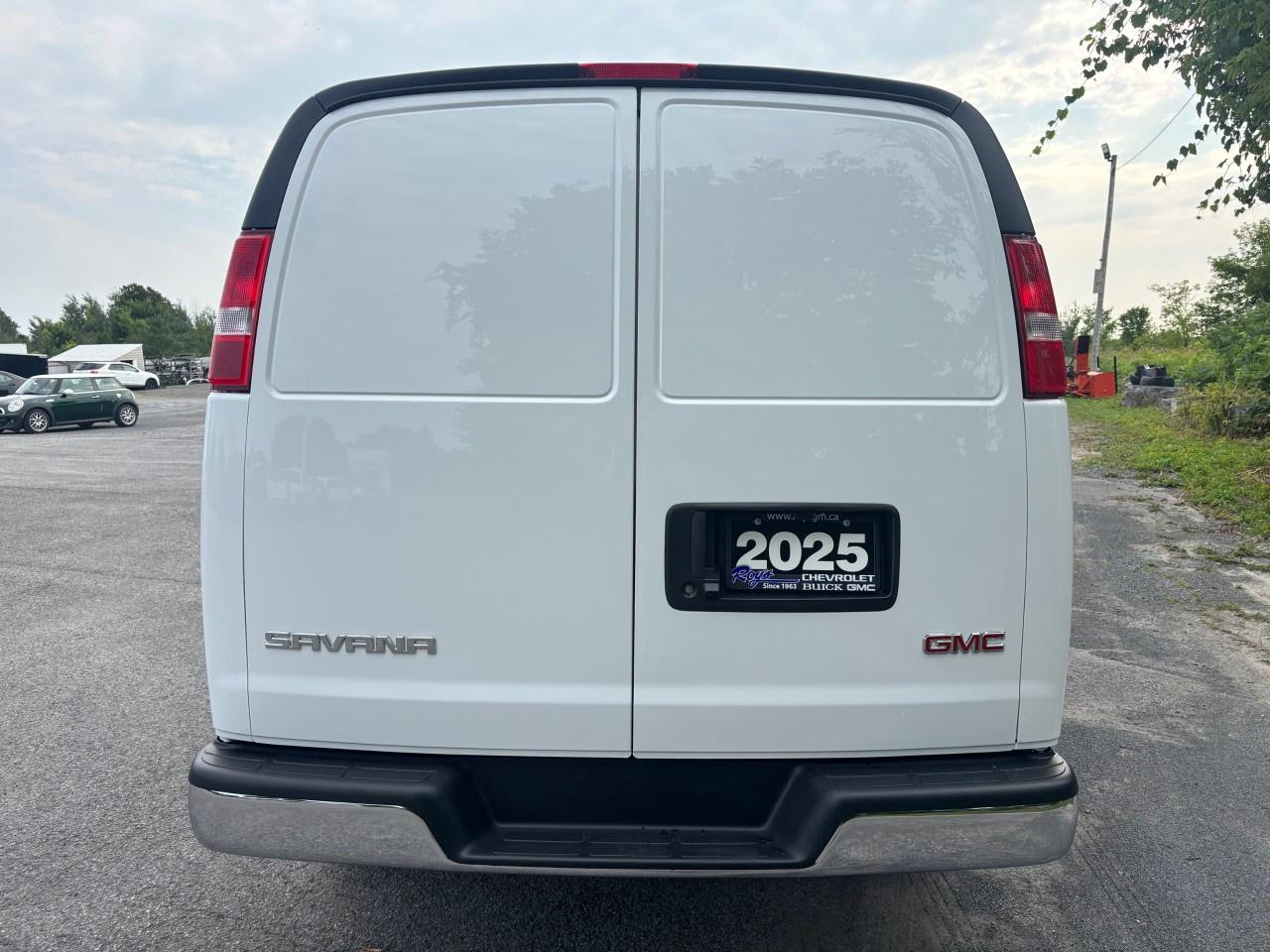 2025 GMC Savana Cargo Van 3500 Extended Wheelbase Rear-Wheel Drive Photo