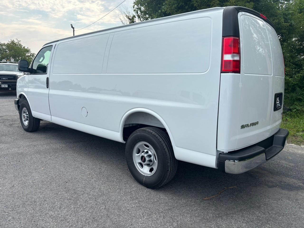2025 GMC Savana Cargo Van 3500 Extended Wheelbase Rear-Wheel Drive Photo