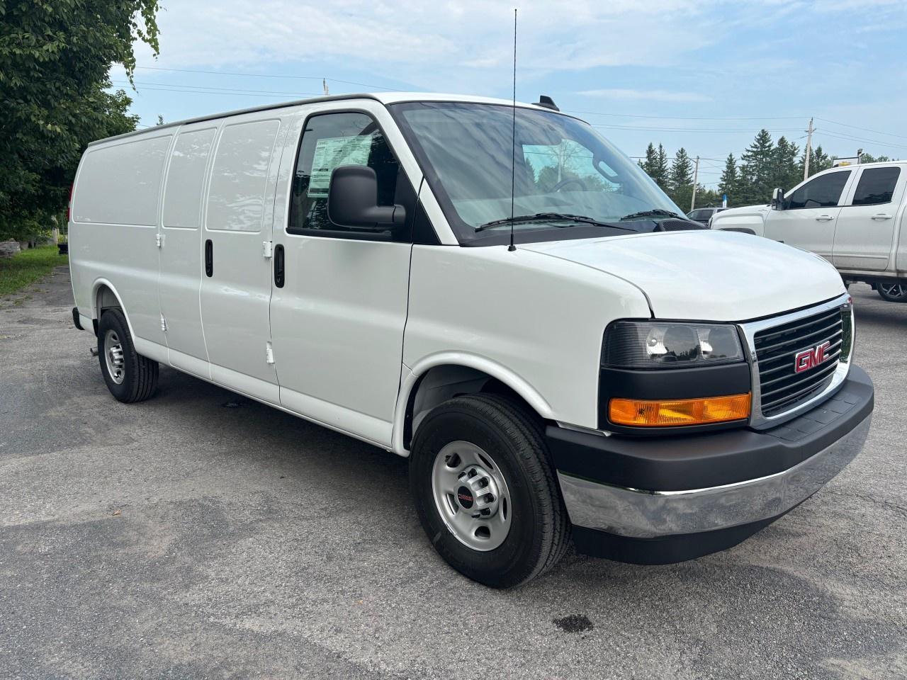 2025 GMC Savana Cargo Van 3500 Extended Wheelbase Rear-Wheel Drive Photo