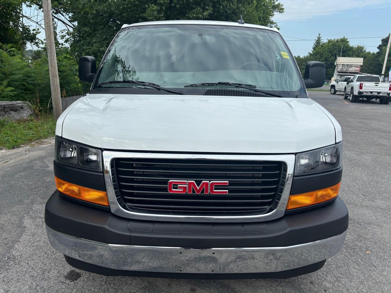 2025 GMC Savana Cargo Van 3500 Extended Wheelbase Rear-Wheel Drive Photo