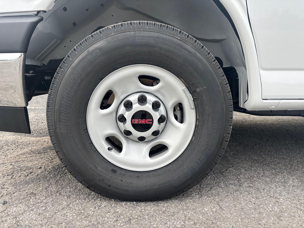 2025 GMC Savana Cargo Van 3500 Extended Wheelbase Rear-Wheel Drive Photo