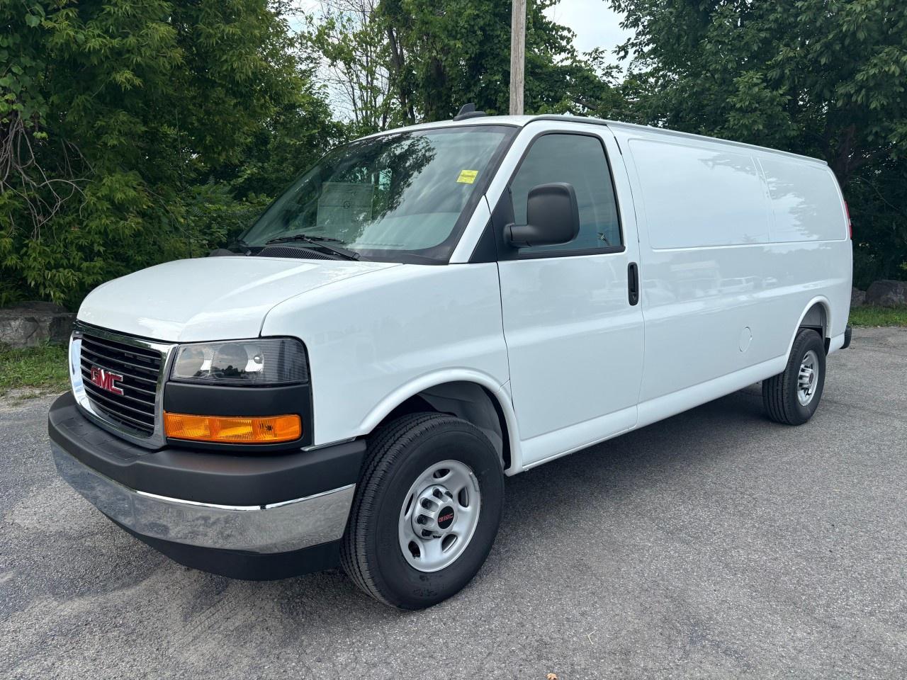 2025 GMC Savana Cargo Van 3500 Extended Wheelbase Rear-Wheel Drive Photo