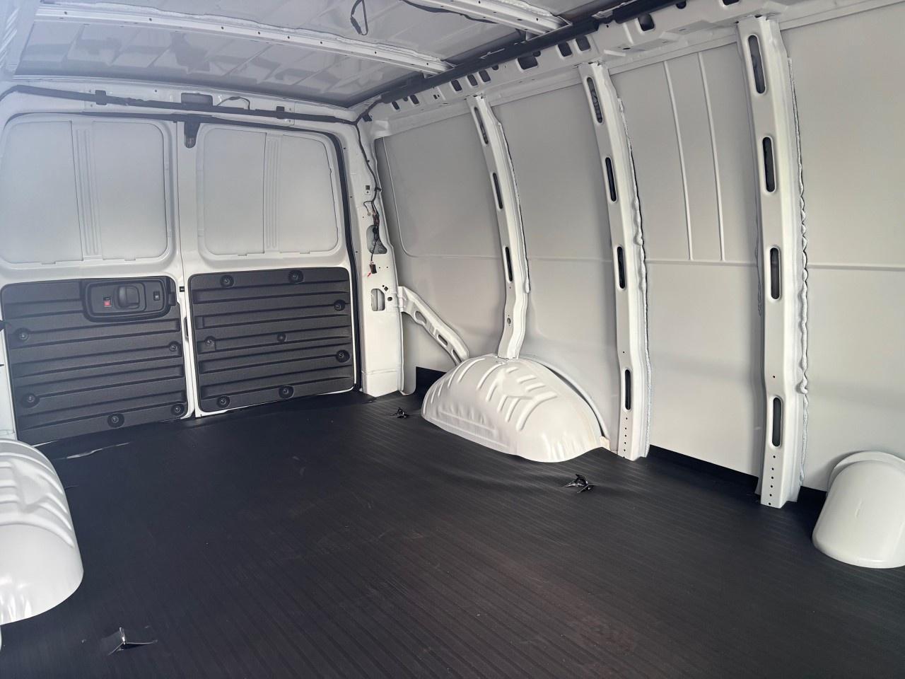 2025 GMC Savana Cargo Van 3500 Extended Wheelbase Rear-Wheel Drive Photo