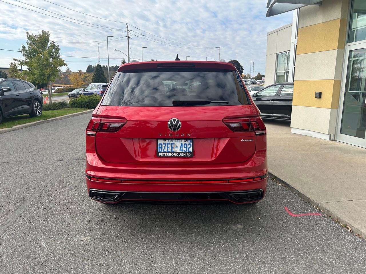 2024 Volkswagen Tiguan Comfortline R-Line Black Edition 4dr All-Wheel Drive 4MOTION Photo3