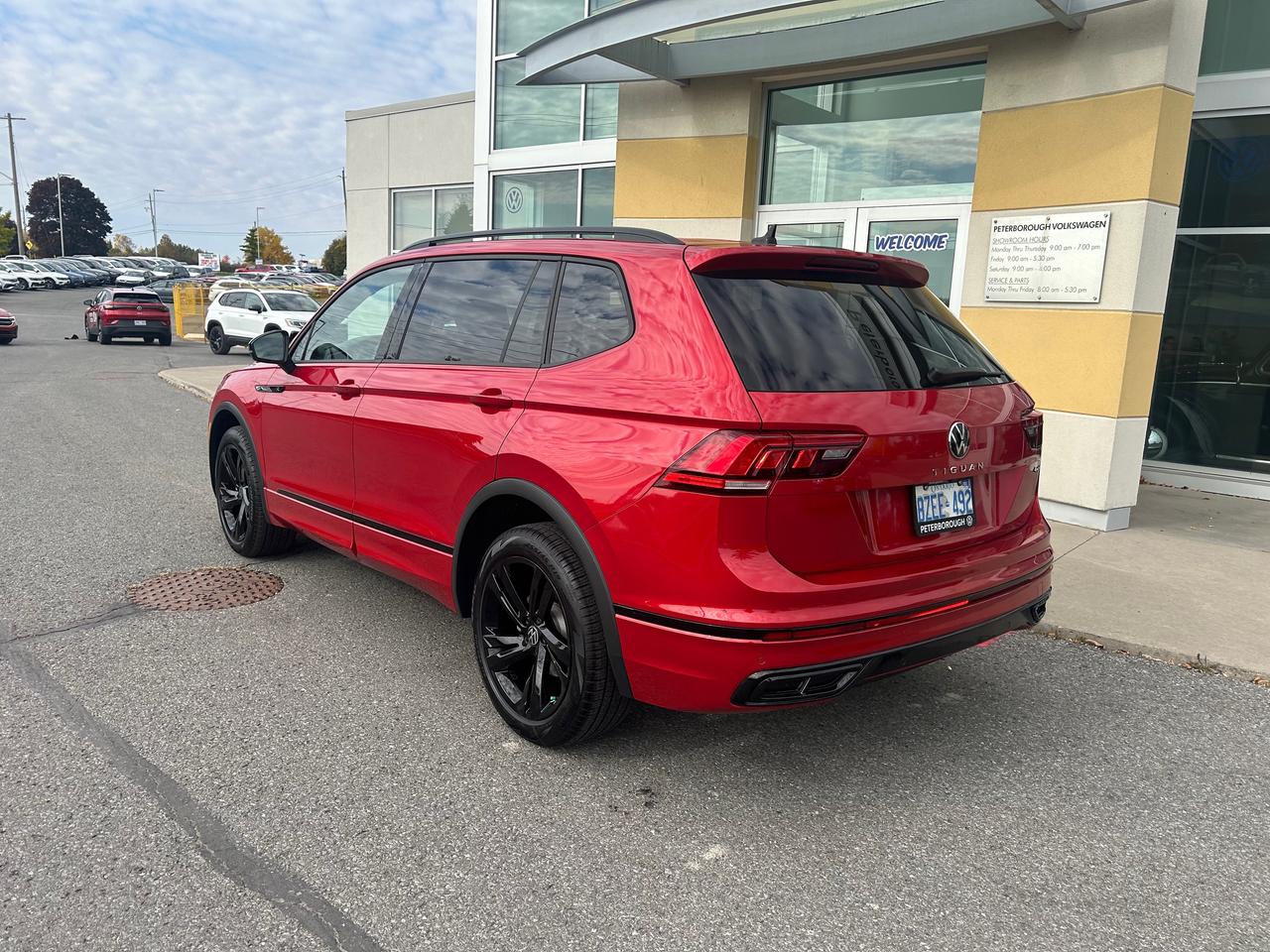 2024 Volkswagen Tiguan Comfortline R-Line Black Edition 4dr All-Wheel Drive 4MOTION Photo