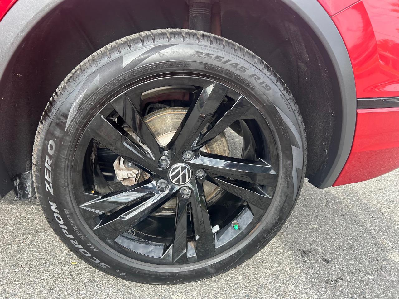 2024 Volkswagen Tiguan Comfortline R-Line Black Edition 4dr All-Wheel Drive 4MOTION Photo