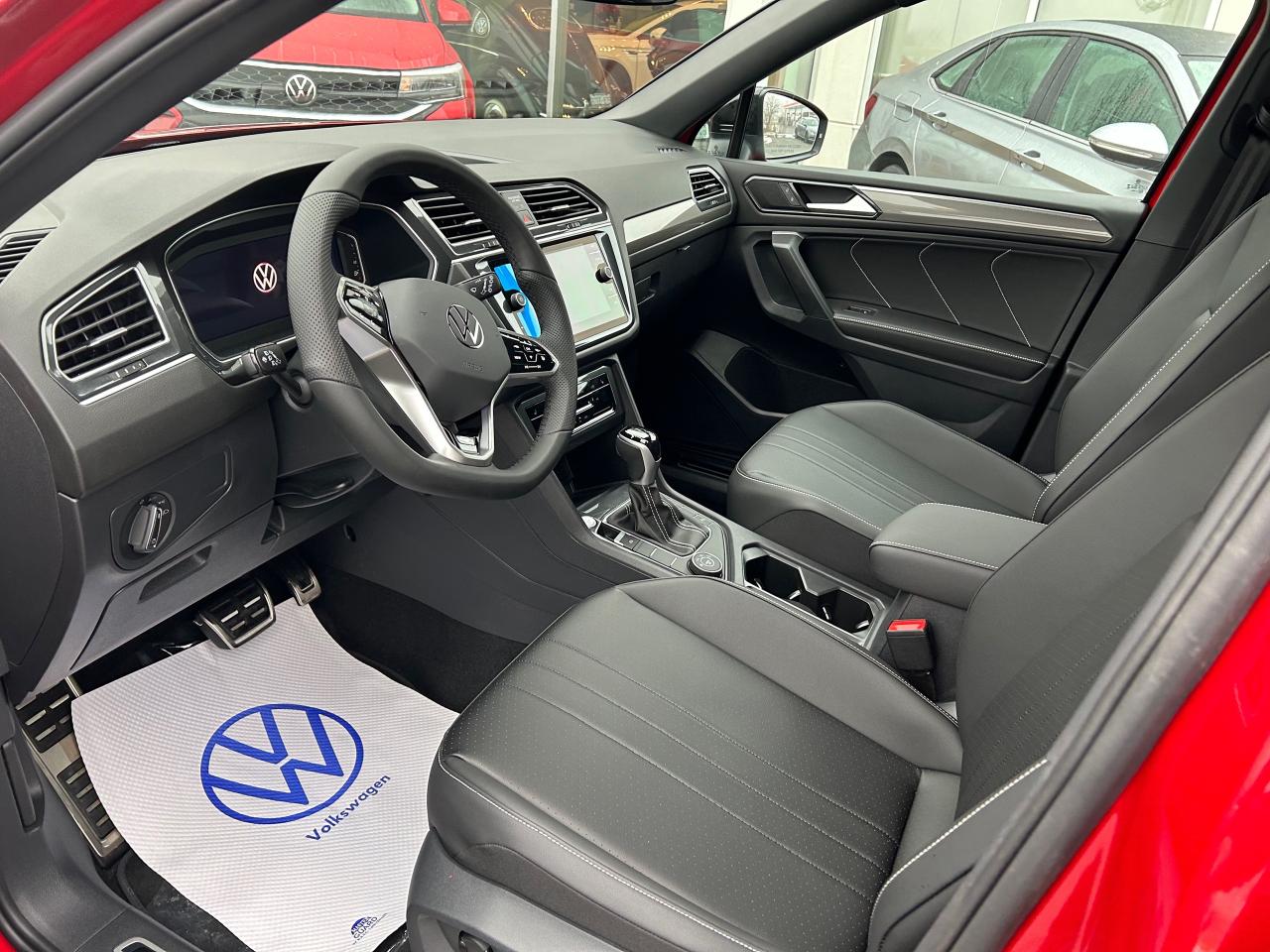 2024 Volkswagen Tiguan Comfortline R-Line Black Edition 4dr All-Wheel Drive 4MOTION Photo