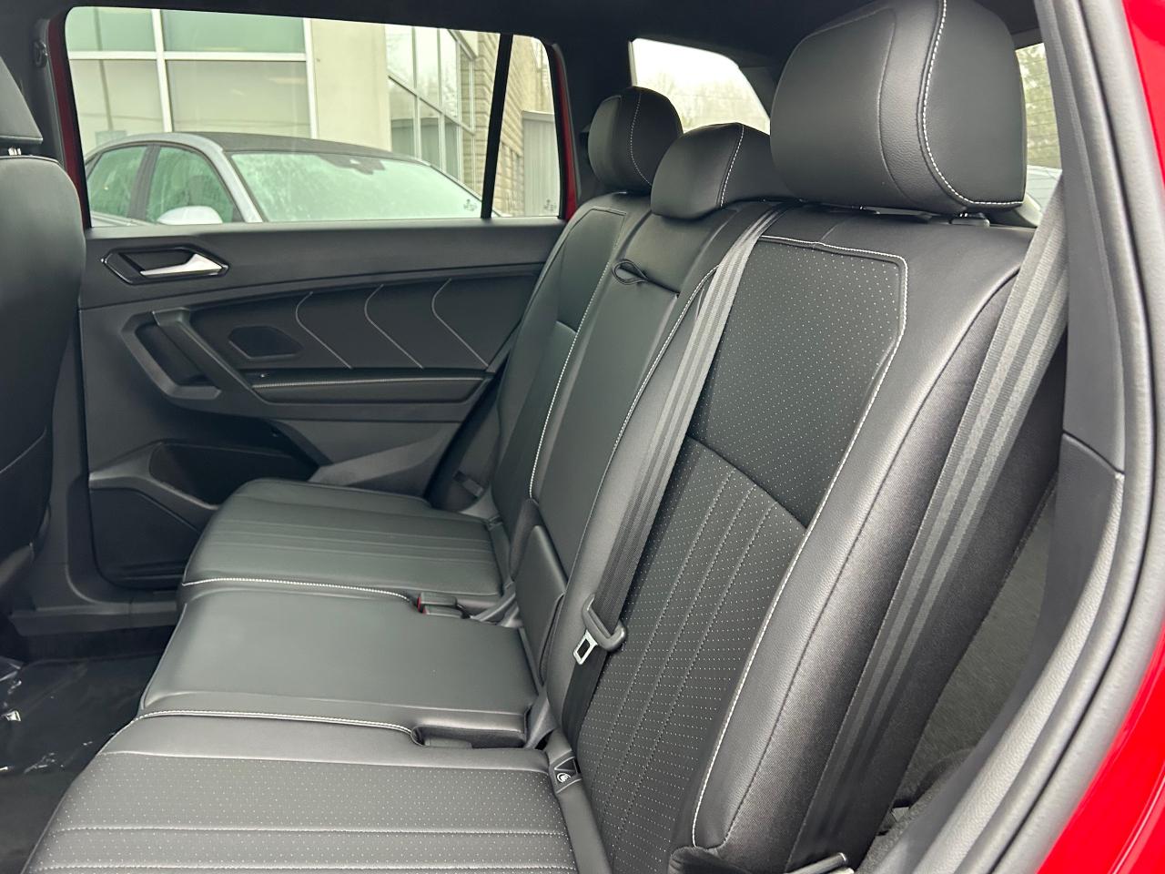 2024 Volkswagen Tiguan Comfortline R-Line Black Edition 4dr All-Wheel Drive 4MOTION Photo