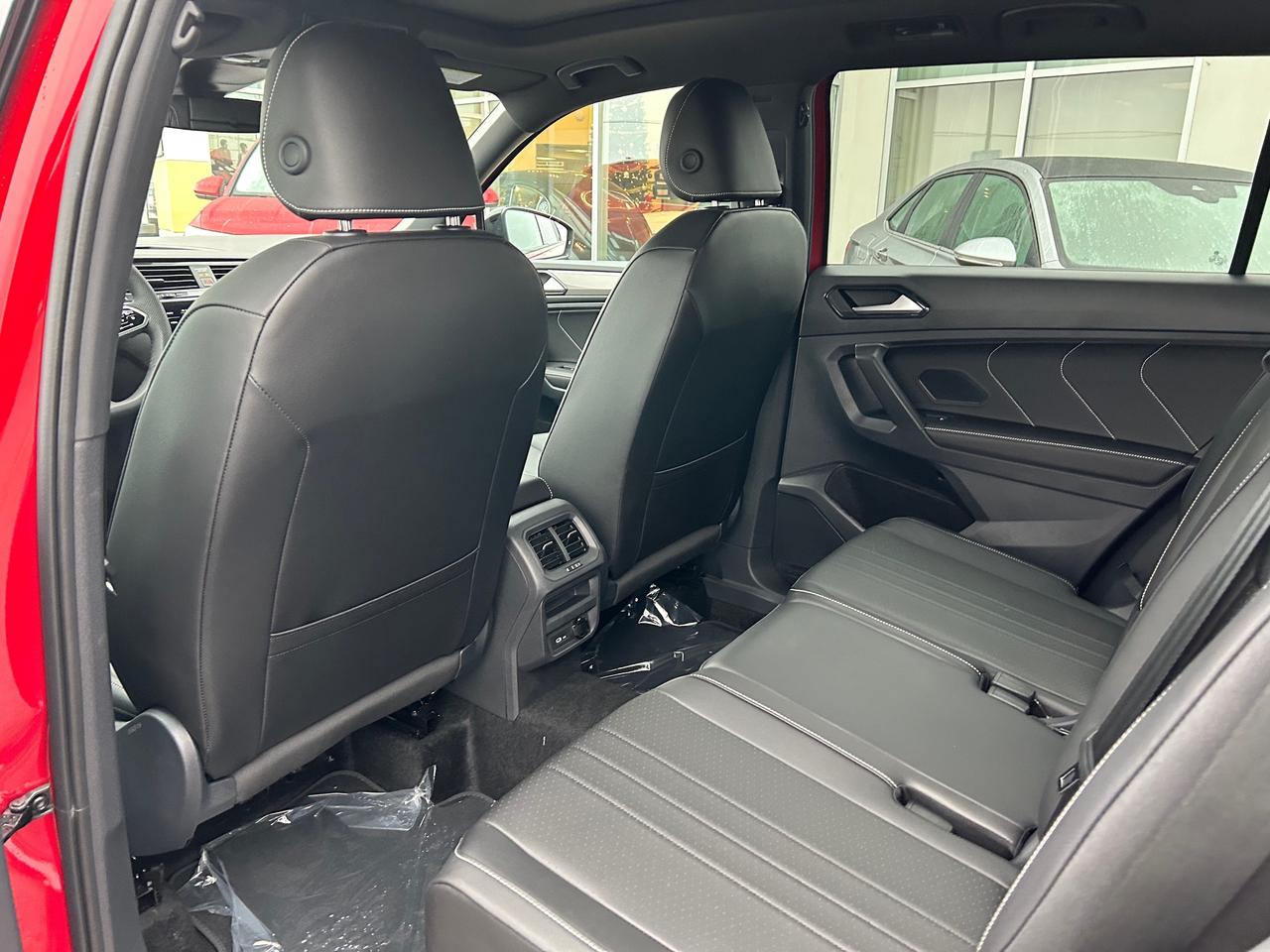 2024 Volkswagen Tiguan Comfortline R-Line Black Edition 4dr All-Wheel Drive 4MOTION Photo