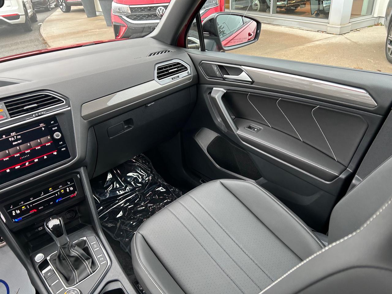 2024 Volkswagen Tiguan Comfortline R-Line Black Edition 4dr All-Wheel Drive 4MOTION Photo