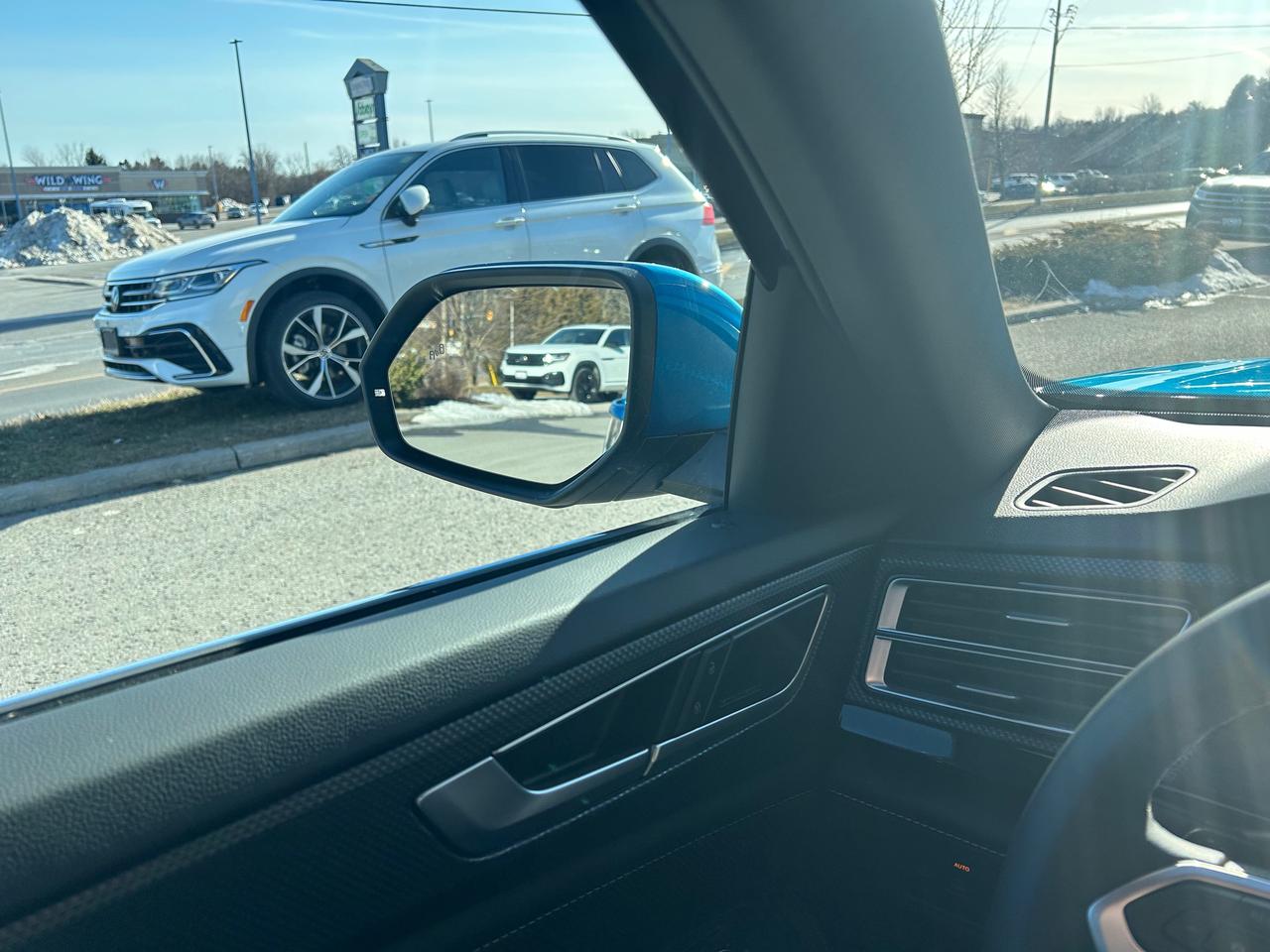 2024 Volkswagen Atlas Cross Sport 2.0 TSI Highline 4dr All-Wheel Drive 4MOTION Photo