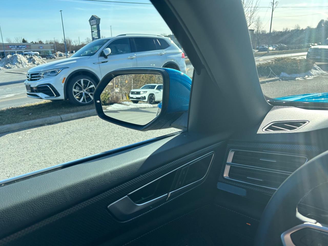 2024 Volkswagen Atlas Cross Sport 2.0 TSI Highline 4dr All-Wheel Drive 4MOTION Photo