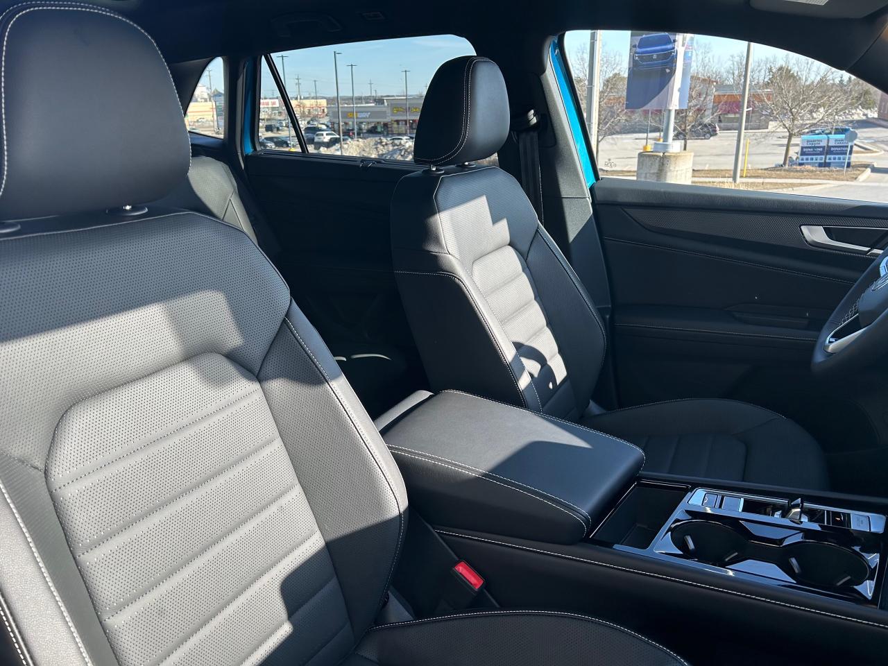 2024 Volkswagen Atlas Cross Sport 2.0 TSI Highline 4dr All-Wheel Drive 4MOTION Photo