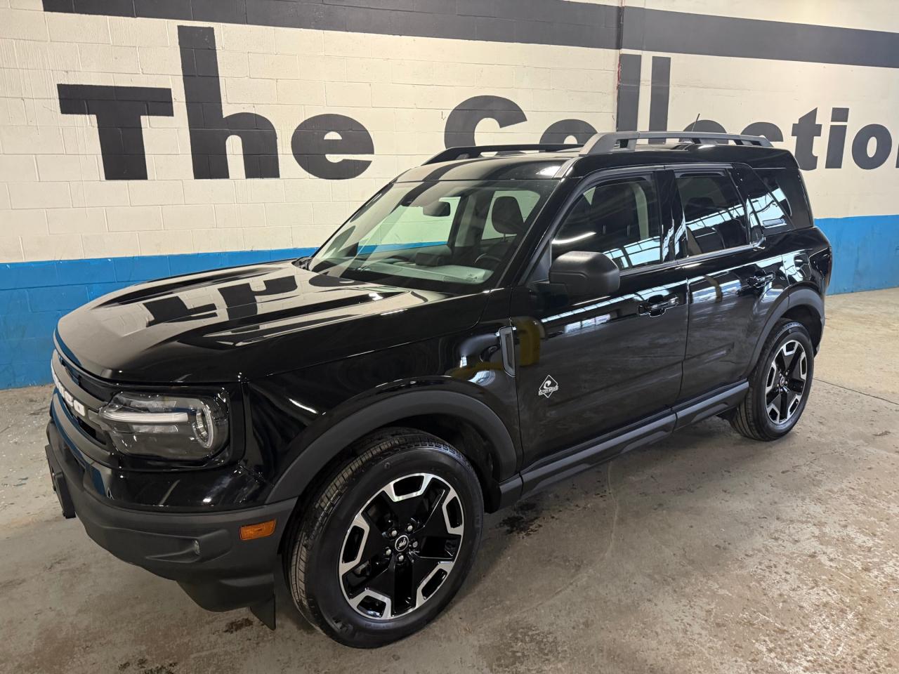 2023 Ford Bronco Sport Outer Banks 4dr 4x4 Photo2