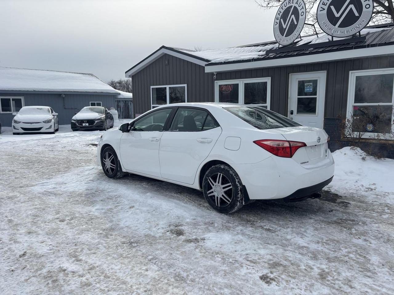 2018 Toyota Corolla  Photo2