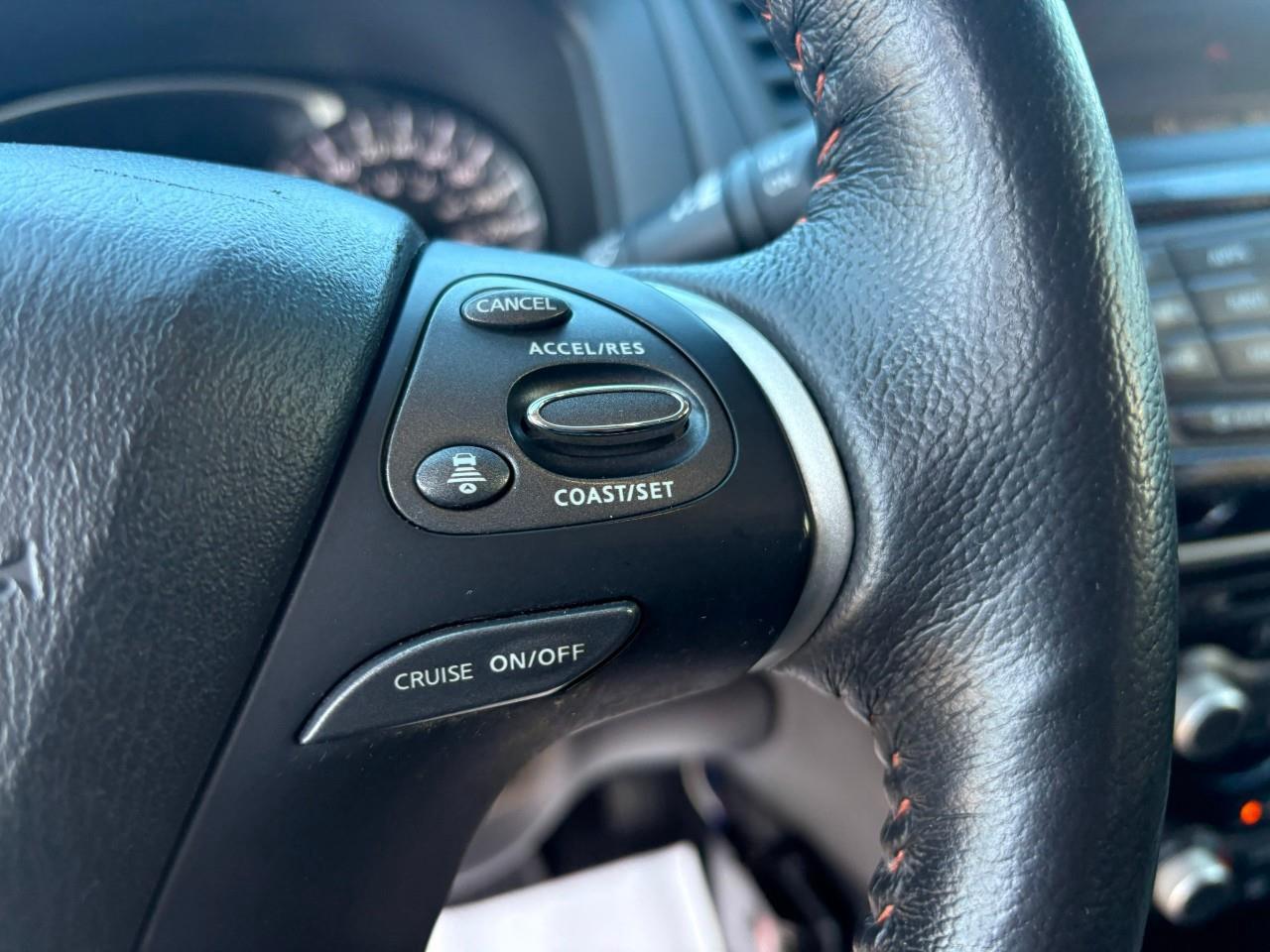 2020 Nissan Pathfinder SV Tech (CVT) (EOP 3/31/20) 4dr 4x4 Photo