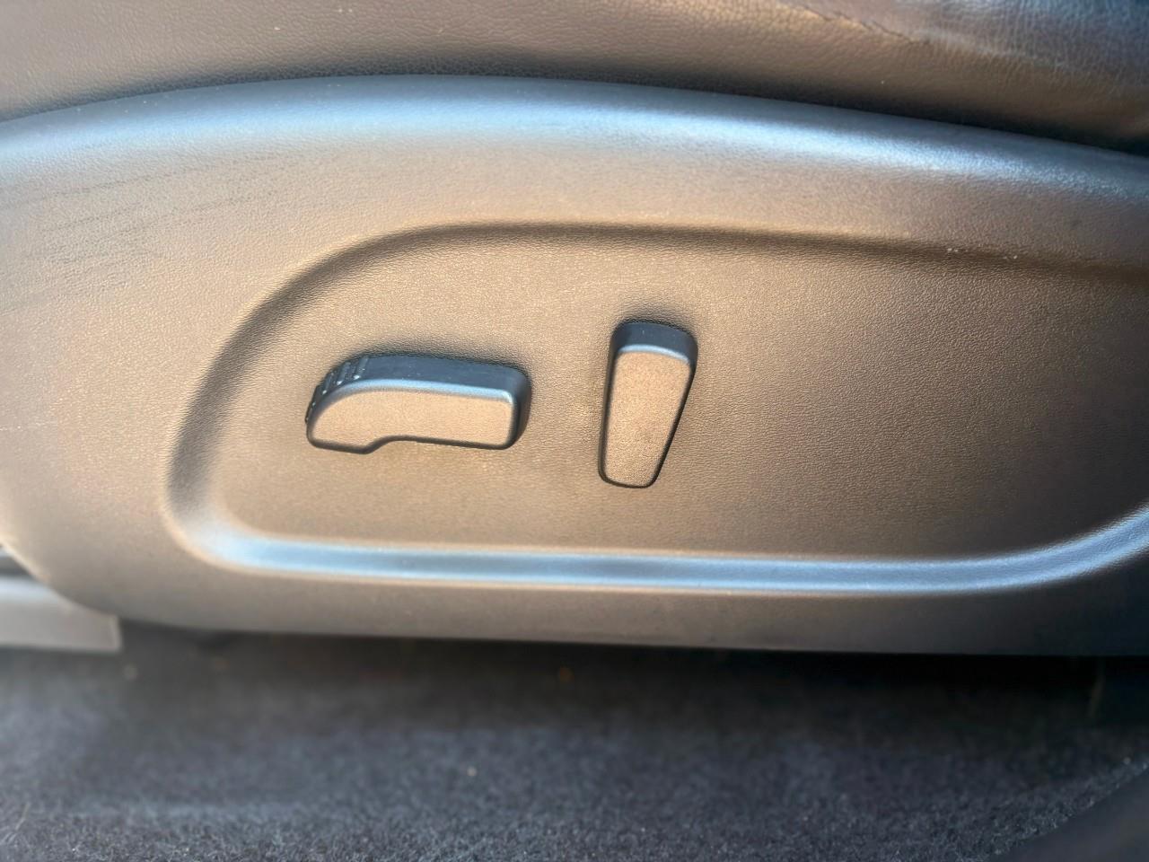 2020 Nissan Pathfinder SV Tech (CVT) (EOP 3/31/20) 4dr 4x4 Photo