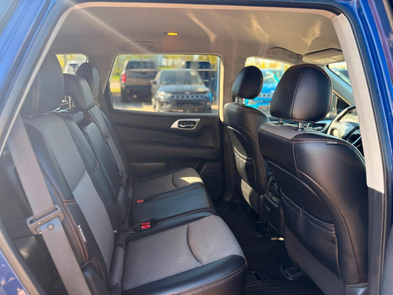 2020 Nissan Pathfinder SV Tech (CVT) (EOP 3/31/20) 4dr 4x4 Photo