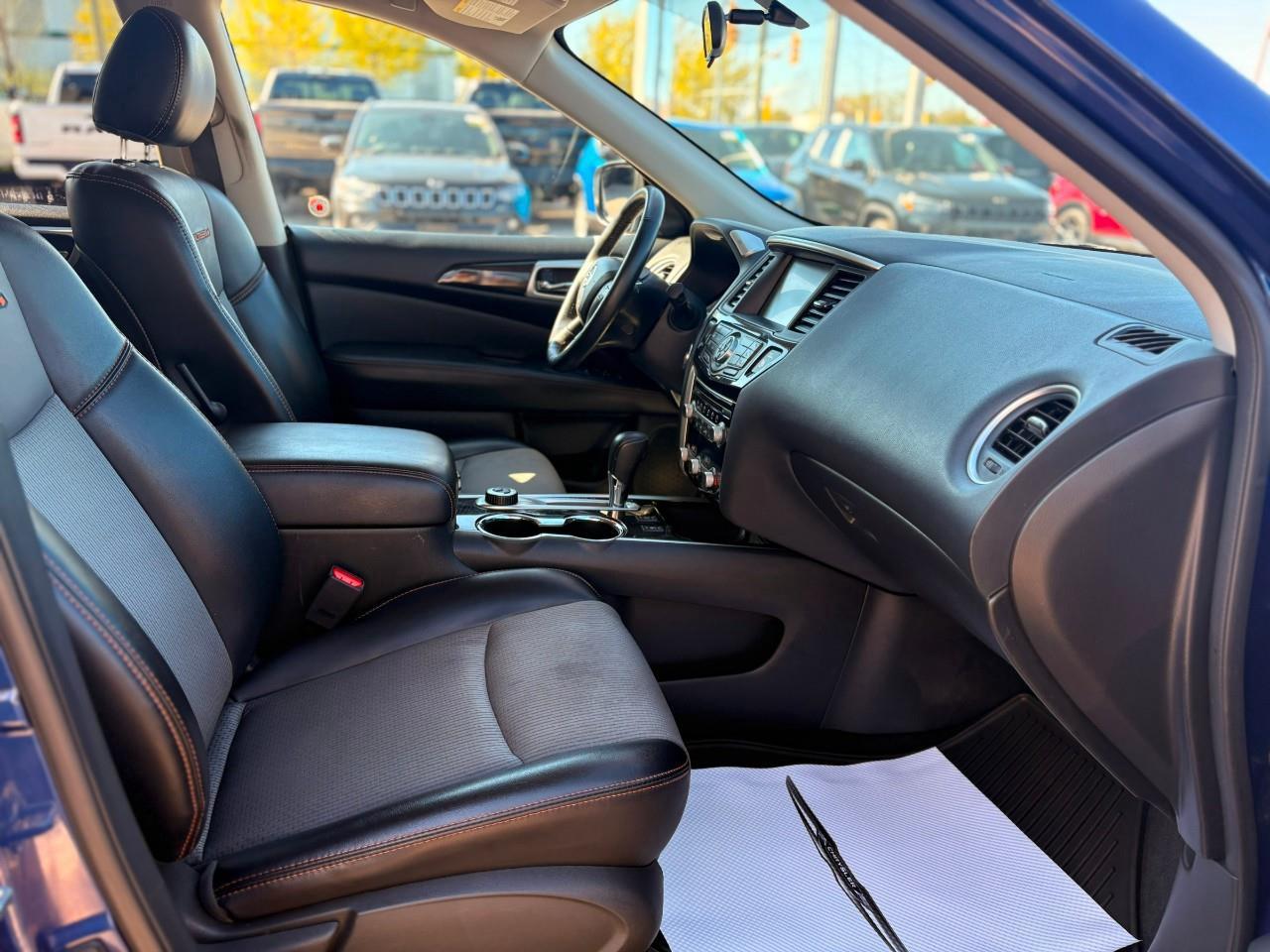 2020 Nissan Pathfinder SV Tech (CVT) (EOP 3/31/20) 4dr 4x4 Photo